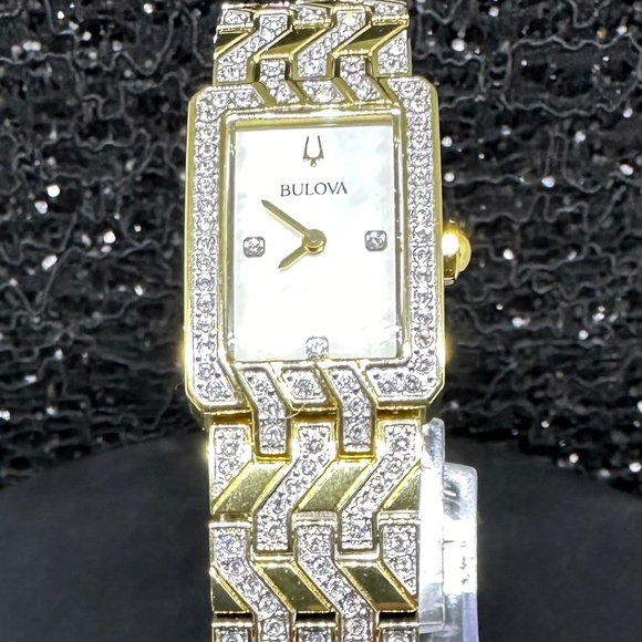 AUTHENTIC WOMEN'S BULOVA GOLD DIAMOND RECTANGLE WATCH - Picture 1 of 5